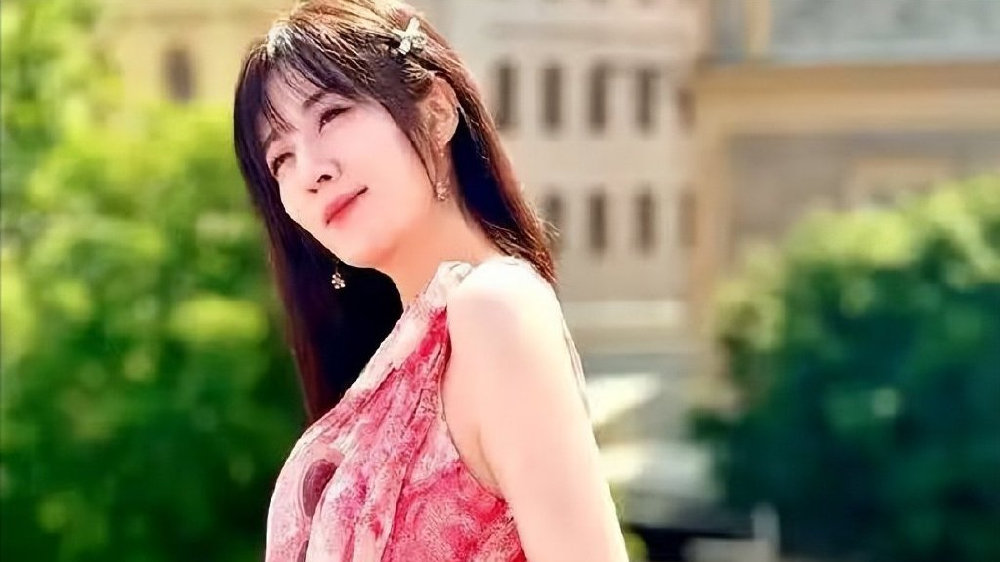 王晓晨大方分享美照，俞灏明拍下她优雅动人，甜蜜氛围低调秀恩爱