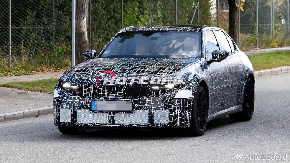 全新宝马M3谍照曝光，保留六缸发动机，取消后驱+手动