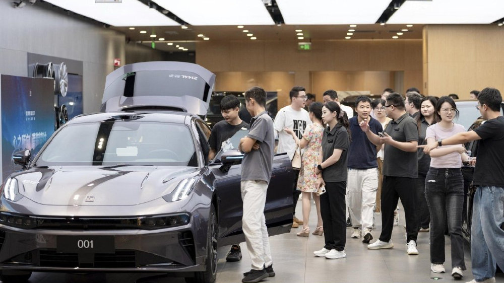 焕新极氪001上市再掀热潮！多地门人店气火爆