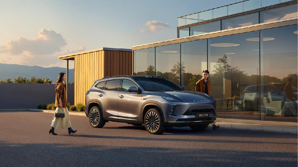 新奢智电中型SUV星途ET5正式预售，定价15.99万元起