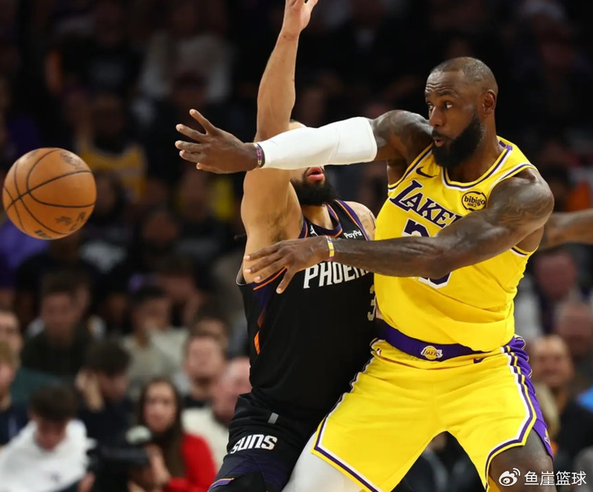 湖人遭太阳击溃背后：防守体系崩溃与罚球失准，詹姆斯如何带领球队走出困境？