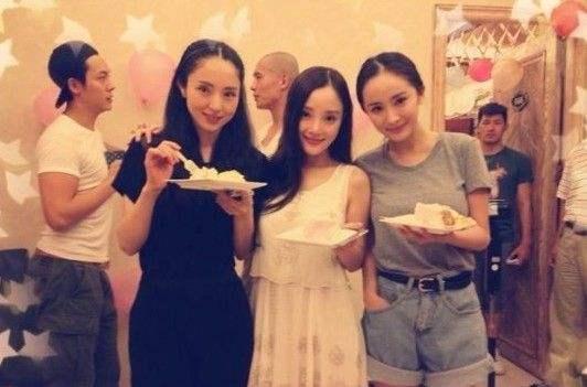 杨幂护女儿手段强硬，李小璐与女儿频上镜，谁的育儿方式更合适？