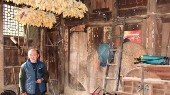 这位73岁的老汉,决定要拆掉自己住了大半辈子的房子,究竟发生了什么|老汉|辈子|房子_新浪新闻