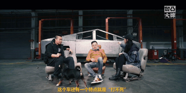 马斯克点赞过的那个上海小伙,又火了!小区因疫情封控,他租了辆房车过夜,每天上下班就纠结一个问题……休闲区蓝鸢梦想 - Www.slyday.coM 马斯克点赞过的那个上海小伙,又火了!小区因疫情封控,他租了辆房车过夜,每天上下班就纠结一个问题……休闲区蓝鸢梦想 - Www.slyday.coM