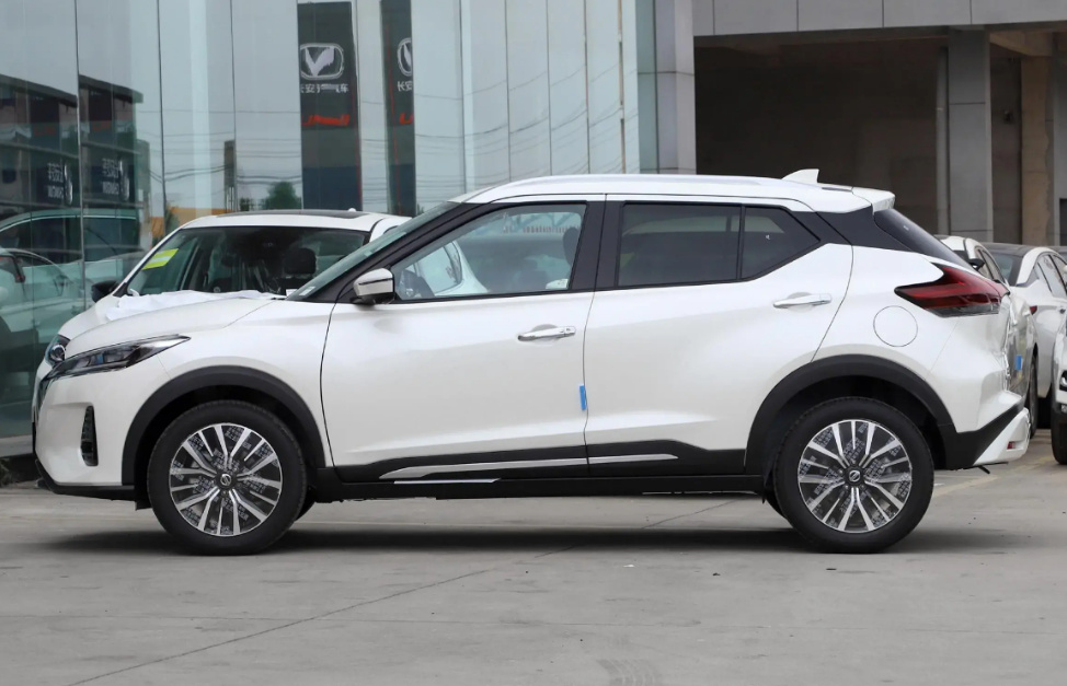 谁才是年轻人的代步神器?日产劲客对比马自达CX-30黑曜版