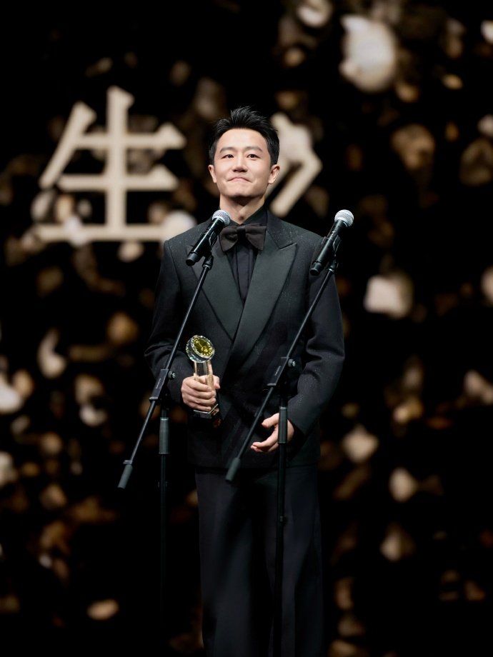 黄轩斩获澳门双节最佳男主角，双作品双角色惊艳