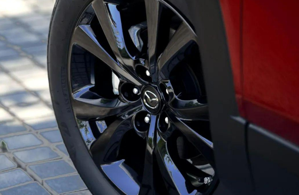 谁才是年轻人的代步神器?日产劲客对比马自达CX-30黑曜版