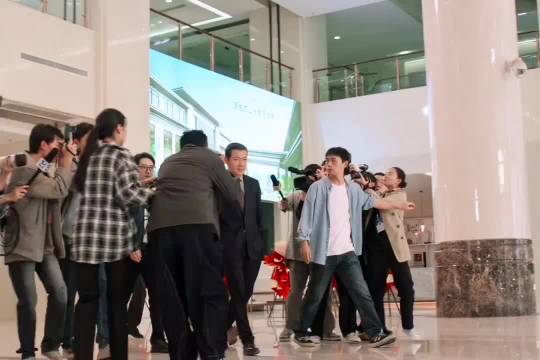 爱人出事后，暗恋自己多年男人选择陪伴，她又会如何选择？