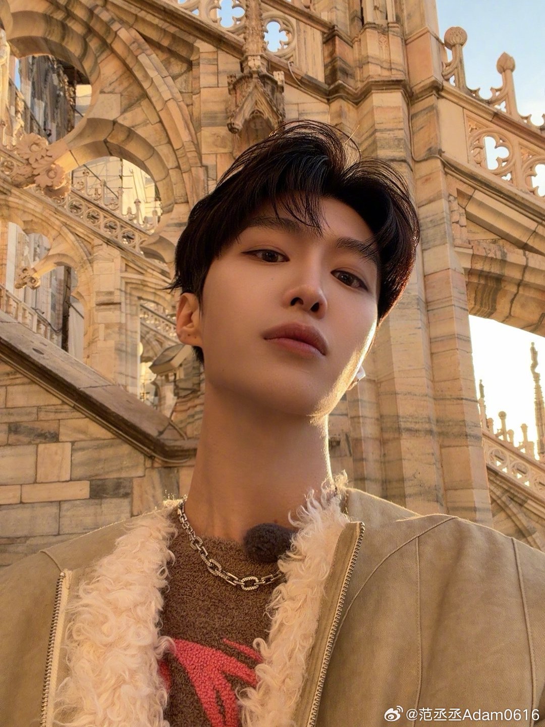 范丞丞等8位明星余额宝小卡上线，集卡换桌面锁屏