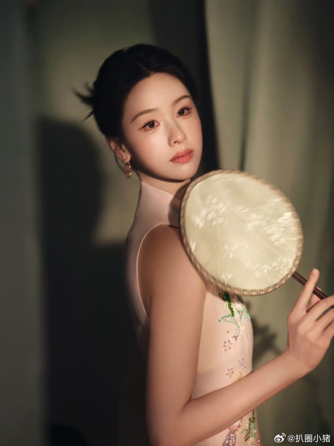 陈都灵中国网络视听盛典出图！温婉大气又美丽