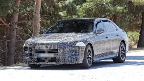 指导价91.9万起！宝马7系中期改款曝光，换横条格栅，比A8L更稳了