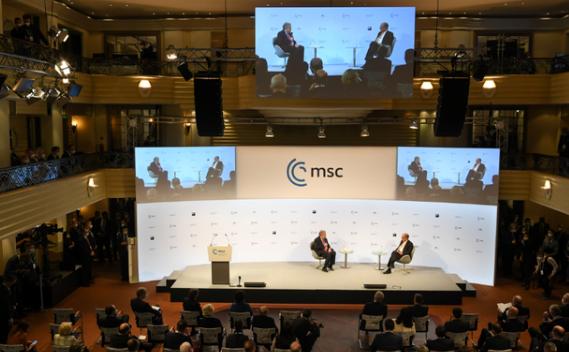 欧洲人民忍不了!慕安会被拆穿,德国爆发游行示威上千人抗议北约休闲区蓝鸢梦想 - Www.slyday.coM 欧洲人民忍不了!慕安会被拆穿,德国爆发游行示威上千人抗议北约休闲区蓝鸢梦想 - Www.slyday.coM