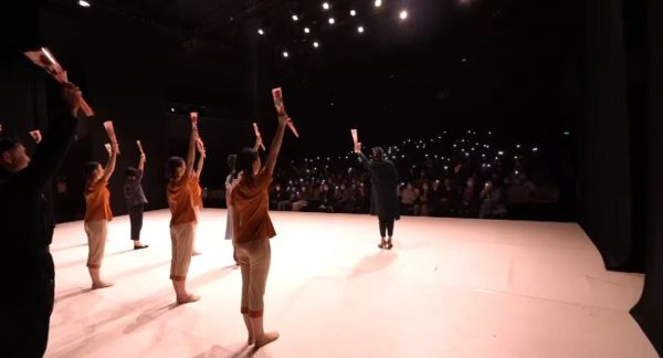 原创舞剧《待到山花烂漫时》首演,钟南山院士向“燃灯校长” 张桂梅发出邀请休闲区蓝鸢梦想 - Www.slyday.coM 原创舞剧《待到山花烂漫时》首演,钟南山院士向“燃灯校长” 张桂梅发出邀请休闲区蓝鸢梦想 - Www.slyday.coM