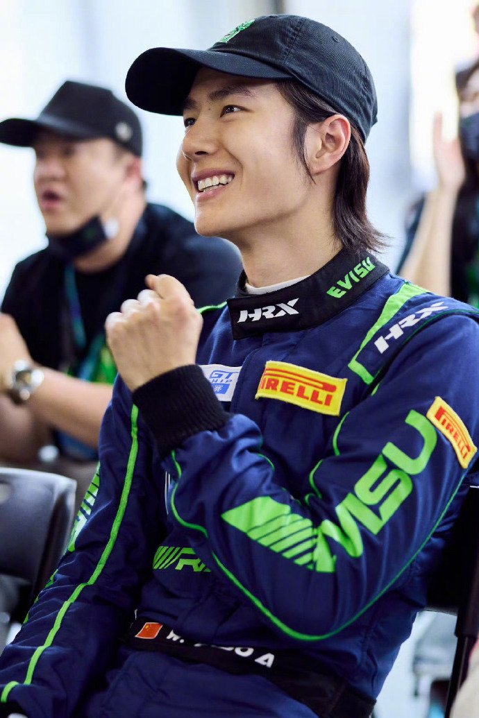 王一博获华表奖提名同日夺GT3冠军