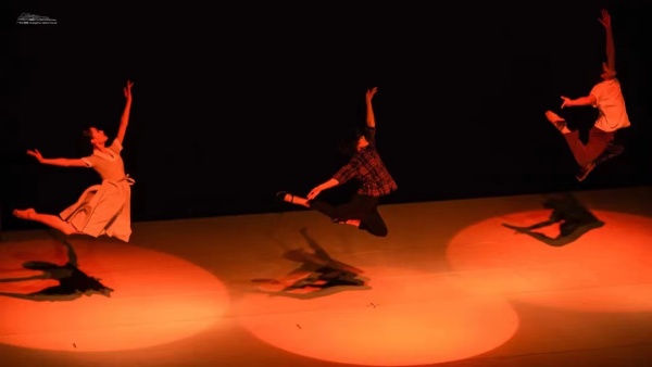 原创舞剧《待到山花烂漫时》首演,钟南山院士向“燃灯校长” 张桂梅发出邀请休闲区蓝鸢梦想 - Www.slyday.coM 原创舞剧《待到山花烂漫时》首演,钟南山院士向“燃灯校长” 张桂梅发出邀请休闲区蓝鸢梦想 - Www.slyday.coM