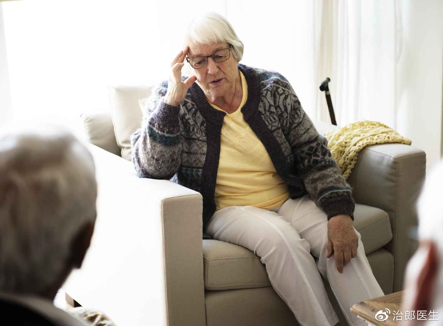 老人不想被老年痴呆缠上，做好这6件事，或能有效缓解老年痴呆