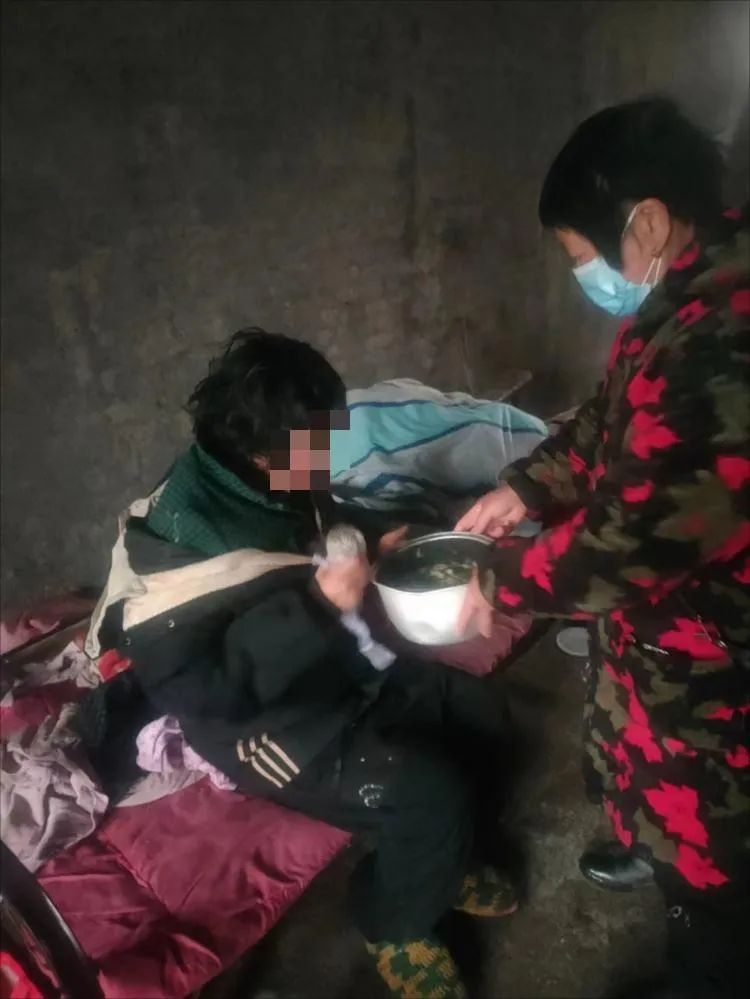 感动！从未想过放弃，三门这位好伯母18年如一日悉心照顾患病侄女