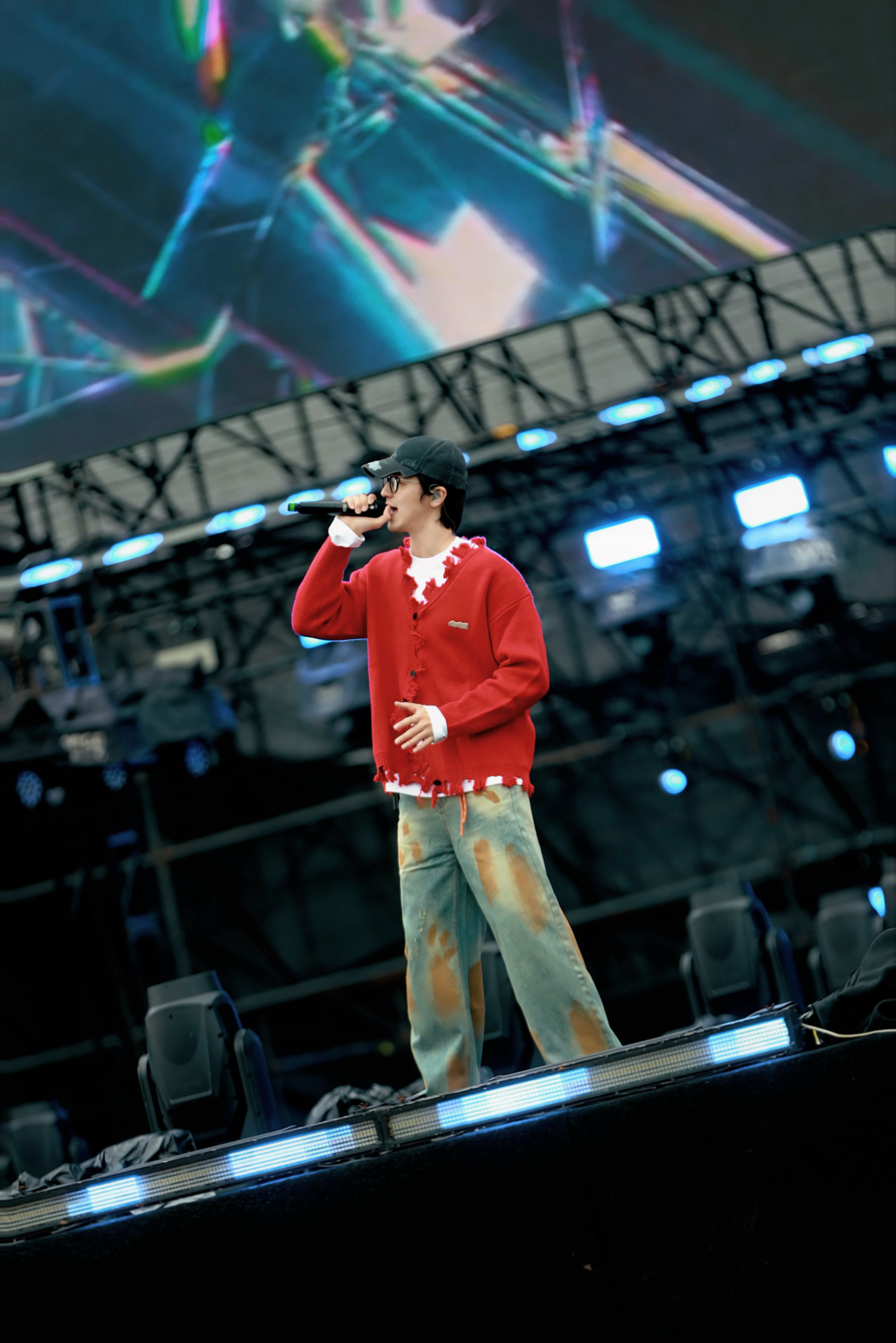 ♪♫♬ 耳机里的节拍，拉开狂欢的序幕， PROME主唱@许魏洲ZZ ，明天见！