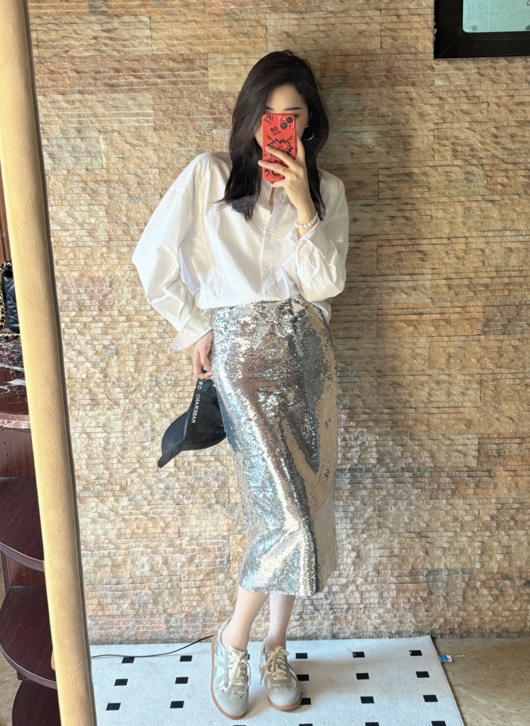 今日OOTD🌟 一条亮片裙驱赶沉闷 空气里已经有夏天的味道了 夏天想冬天