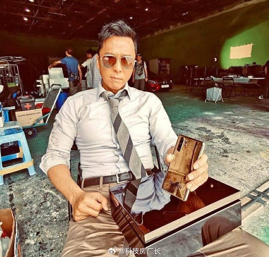 甄子丹定制黄金版华为P30 Pro六年增值近三倍