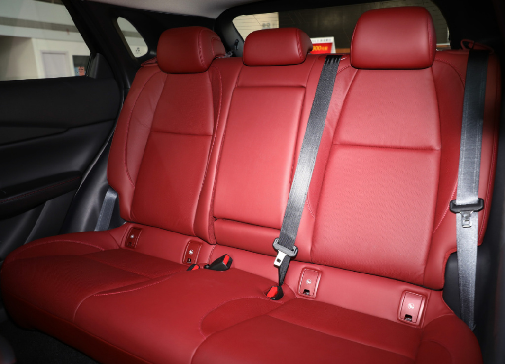 谁才是年轻人的代步神器?日产劲客对比马自达CX-30黑曜版