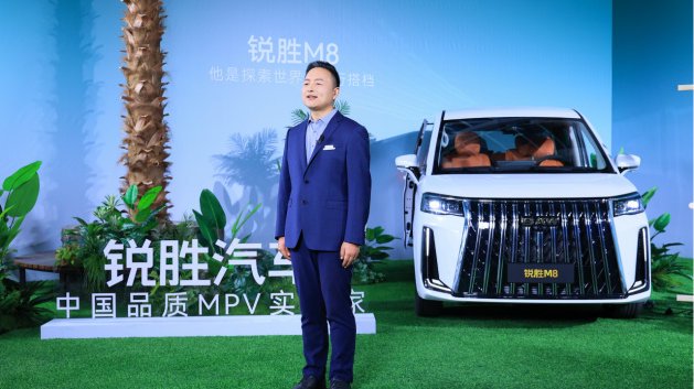 16.98万起！MPV市场黑马开启预售！锐胜M8三排都是商务舱