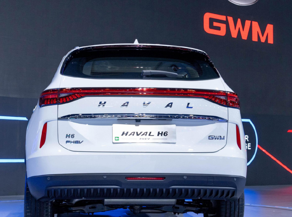 20万混动车咋选?零跑C11增程版对比哈弗H6 DHT-PHEV