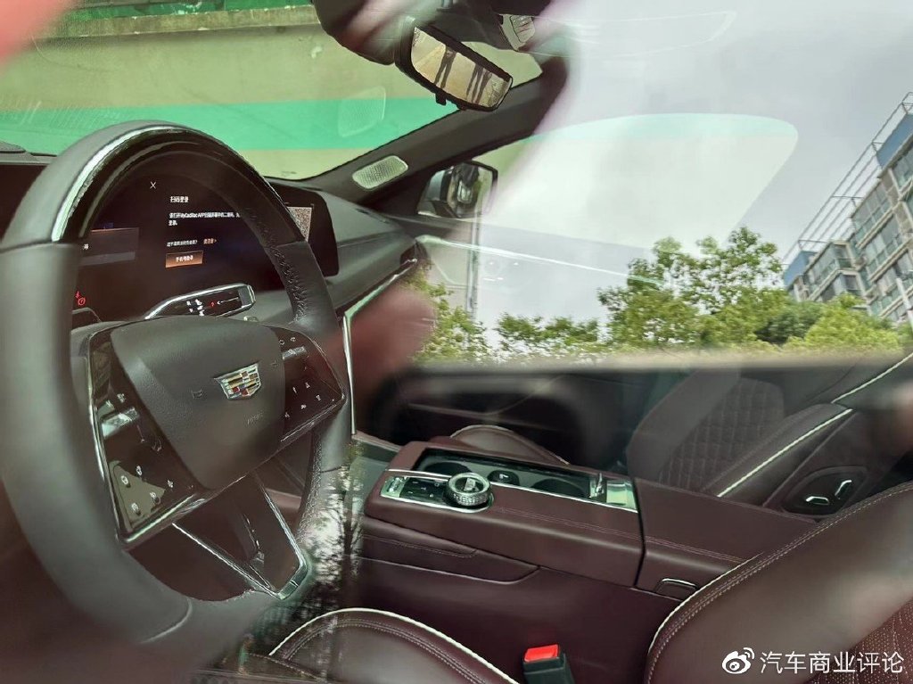 全新凯迪拉克CT6路透照流出,豪华车都这么卷了吗!