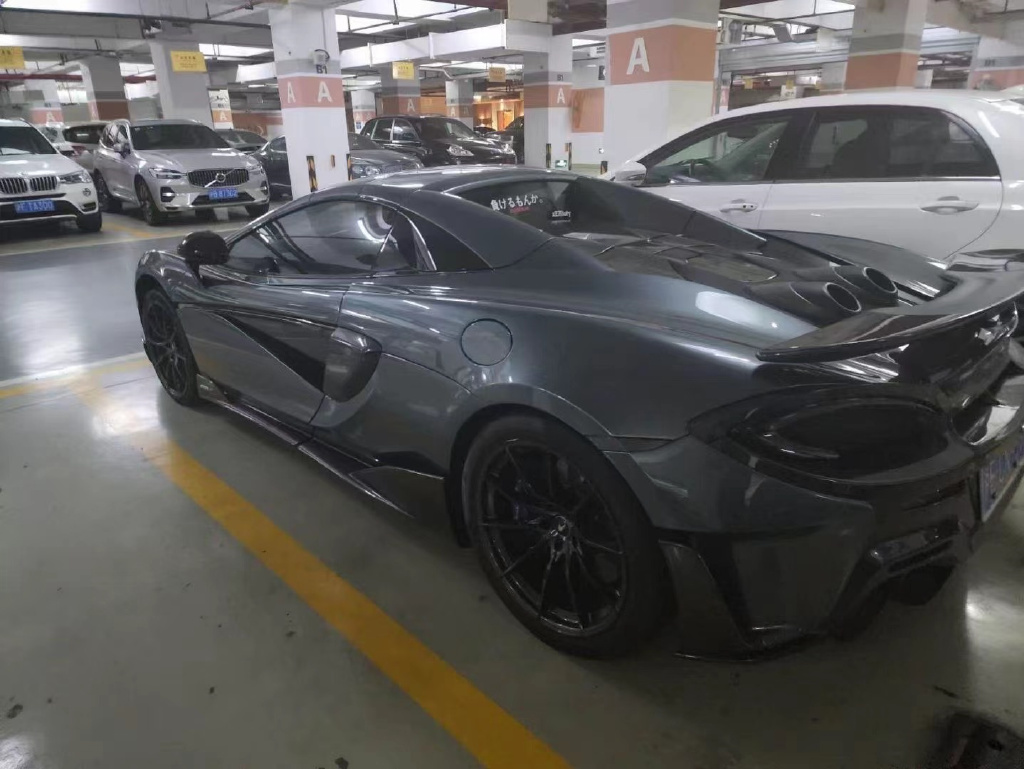 英伦风气质下的西装暴徒,阿斯顿.马丁DB11敞篷休闲区蓝鸢梦想 - Www.slyday.coM 英伦风气质下的西装暴徒,阿斯顿.马丁DB11敞篷休闲区蓝鸢梦想 - Www.slyday.coM