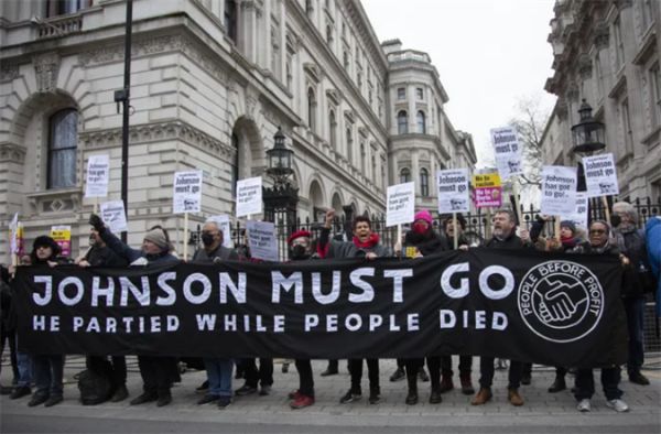 要步特朗普的后尘?英国首相约翰逊被要求辞职,脱欧的最大背锅侠休闲区蓝鸢梦想 - Www.slyday.coM 要步特朗普的后尘?英国首相约翰逊被要求辞职,脱欧的最大背锅侠休闲区蓝鸢梦想 - Www.slyday.coM