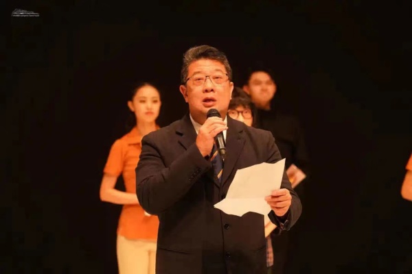 原创舞剧《待到山花烂漫时》首演,钟南山院士向“燃灯校长” 张桂梅发出邀请休闲区蓝鸢梦想 - Www.slyday.coM 原创舞剧《待到山花烂漫时》首演,钟南山院士向“燃灯校长” 张桂梅发出邀请休闲区蓝鸢梦想 - Www.slyday.coM
