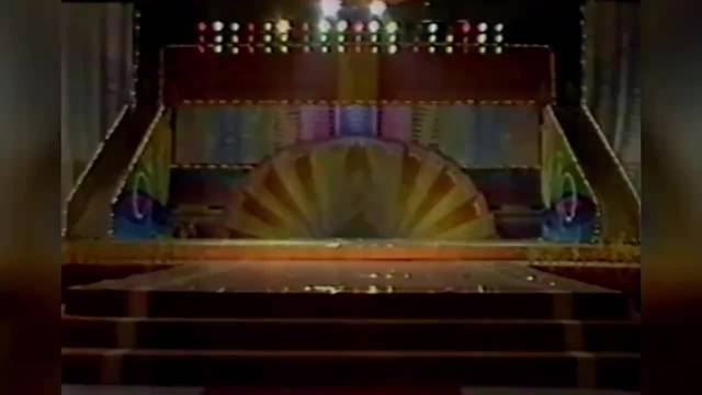 李娜 黎光 初瑞 吴汝俊《年年步步高》这歌曲好欢快，好有年代感