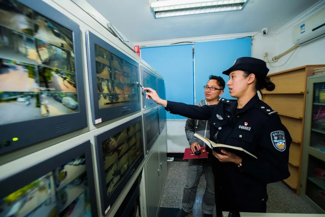 今天的头条属于你,致敬我们身边的人民警察休闲区蓝鸢梦想 - Www.slyday.coM 今天的头条属于你,致敬我们身边的人民警察休闲区蓝鸢梦想 - Www.slyday.coM