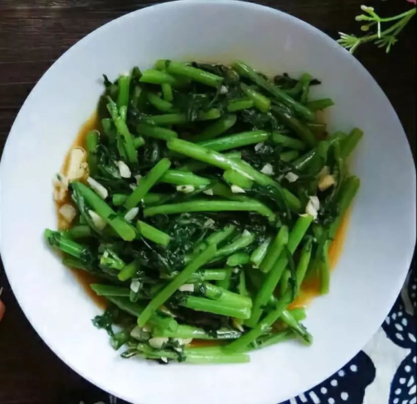 天然的“养肝菜”发现了，每天炒一盘，失眠好了，肝脏越来越健康