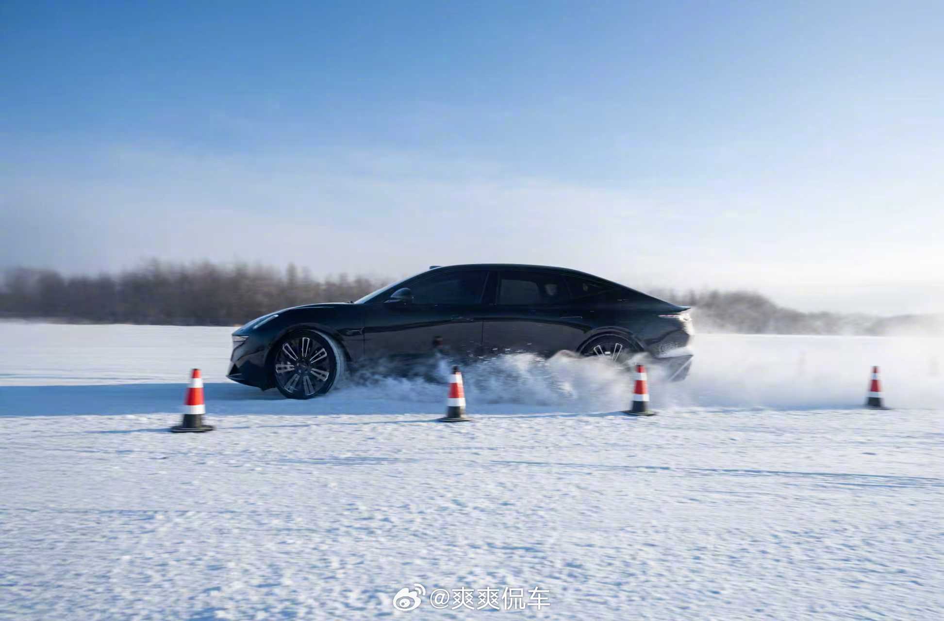 零下40度领克10 EM-P实测续航破千公里，冰雪路况稳行