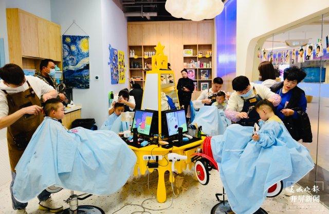 二月二龙抬头,昆明多家理发店生意火爆休闲区蓝鸢梦想 - Www.slyday.coM 二月二龙抬头,昆明多家理发店生意火爆休闲区蓝鸢梦想 - Www.slyday.coM