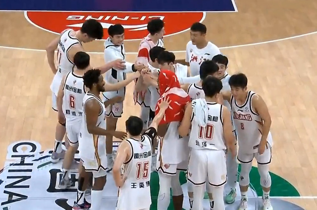 球队战术分析与球员表现深度解读