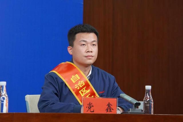 党鑫 每一片硅片，都是我们为“碳中和”与“碳达峰”送去的礼物
