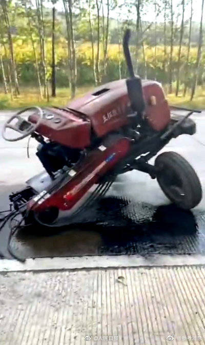 黑龙江拖拉机与挂车相撞致15死 公安部派工作组赶赴现场调查休闲区蓝鸢梦想 - Www.slyday.coM 黑龙江拖拉机与挂车相撞致15死 公安部派工作组赶赴现场调查休闲区蓝鸢梦想 - Www.slyday.coM