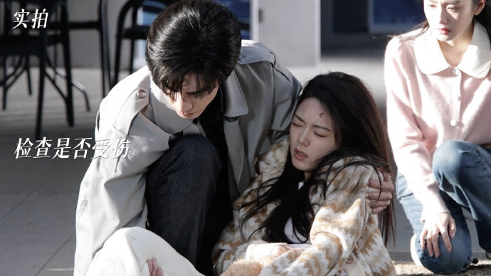 赵今麦高难度坠楼戏花絮曝光，宋威龙全程保驾护航