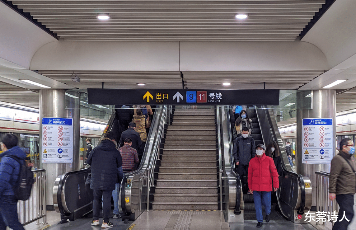 上海男子在地铁内猥亵女子被抓,目击者拍摄到他解开带蹭来蹭去休闲区蓝鸢梦想 - Www.slyday.coM 上海男子在地铁内猥亵女子被抓,目击者拍摄到他解开带蹭来蹭去休闲区蓝鸢梦想 - Www.slyday.coM