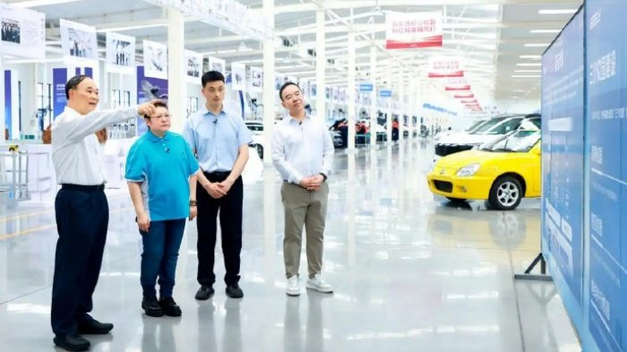李书福说几乎所有造车新势力都来吉利挖人，至少威马这么干过