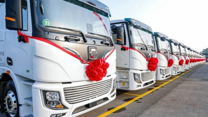 10月新能源重卡大涨153%！徐工超3100辆夺冠 三一/解放紧追 陕汽上位