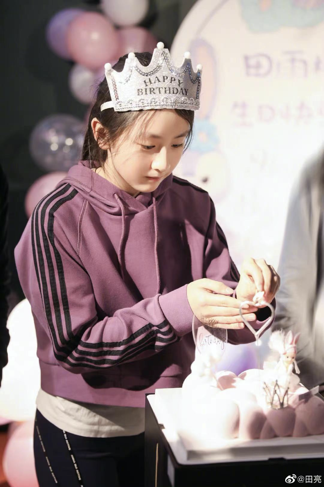 13森碟到颜值尴尬期,脸越长越宽,面容像男生很奇怪 13森碟到颜值尴尬期,脸越长越宽,面容像男生很奇怪