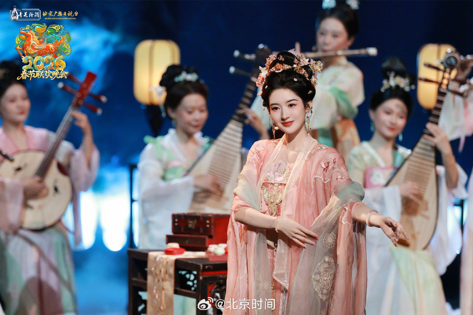 金靖关晓彤王玉雯北京台春晚演绎茉莉花开