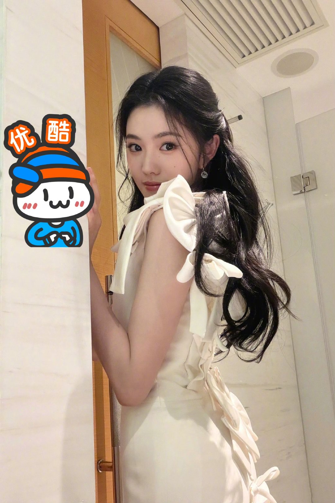 刘浩存开工跳蒙古舞引关注