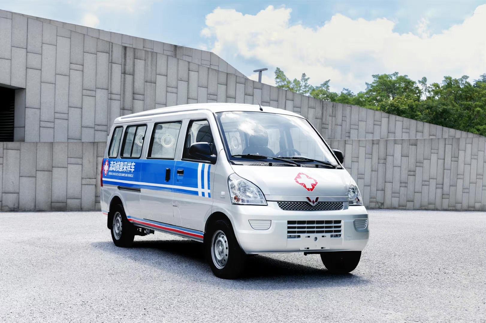 五菱推出流动核酸采样车，2座和4座车型