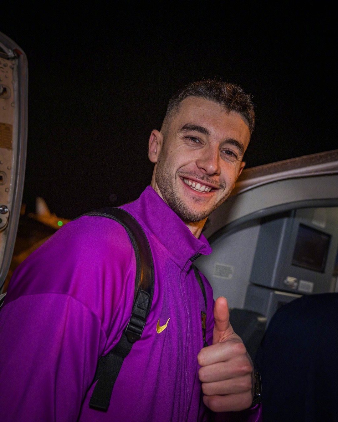 高中生出门照片同步 披星戴月抵达比利亚雷亚尔