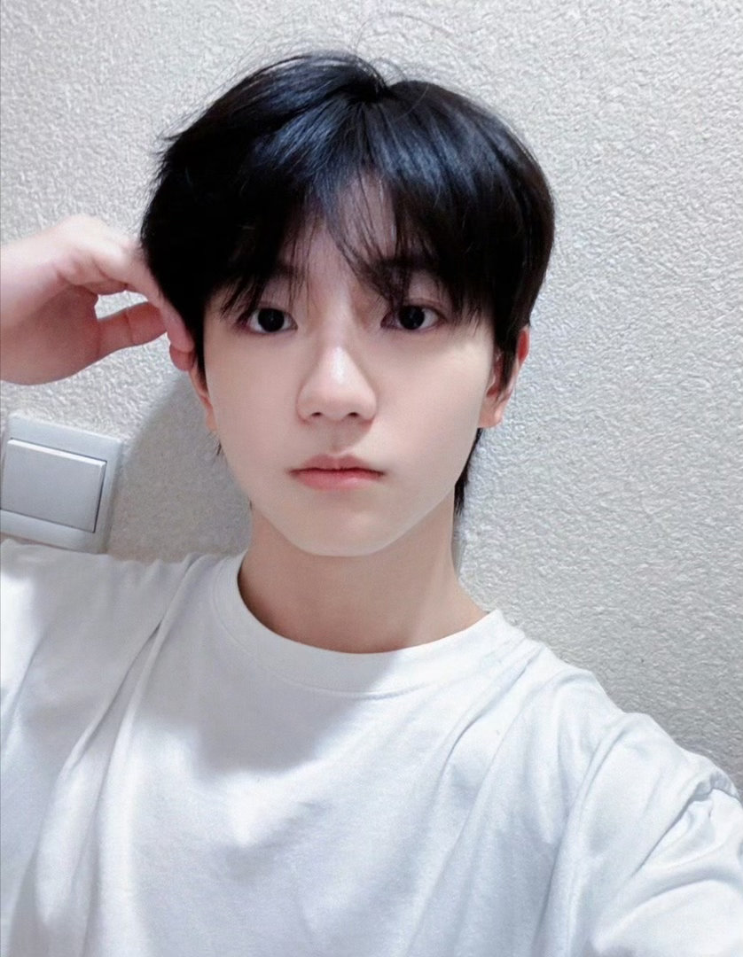 穆祉丞综艺卸妆引全场笑,魏大勋提议获积极响应