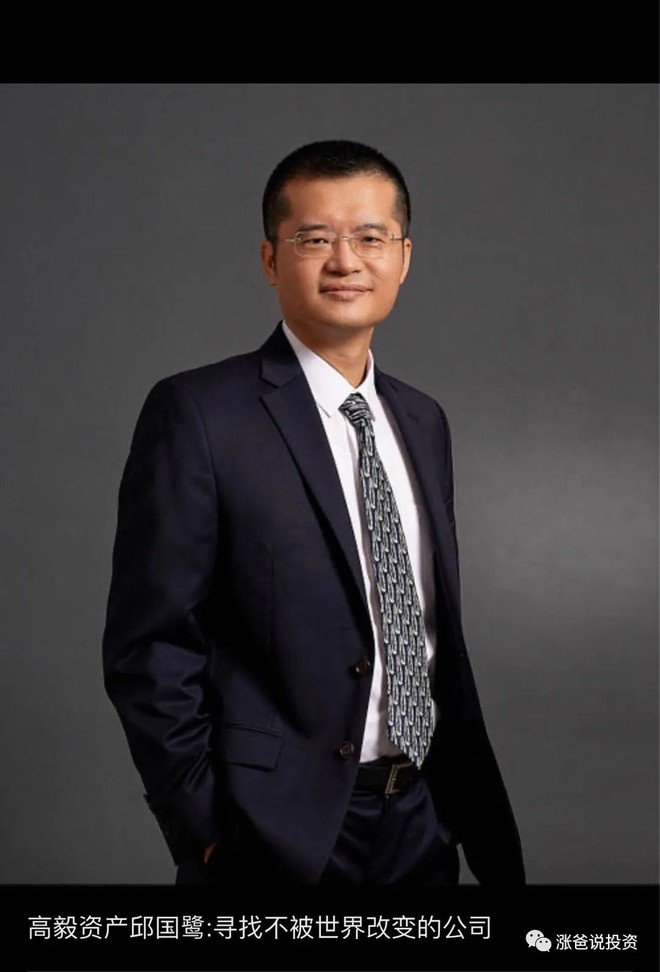他出身书香世家,父亲邱华炳是厦门大学金融系主任.